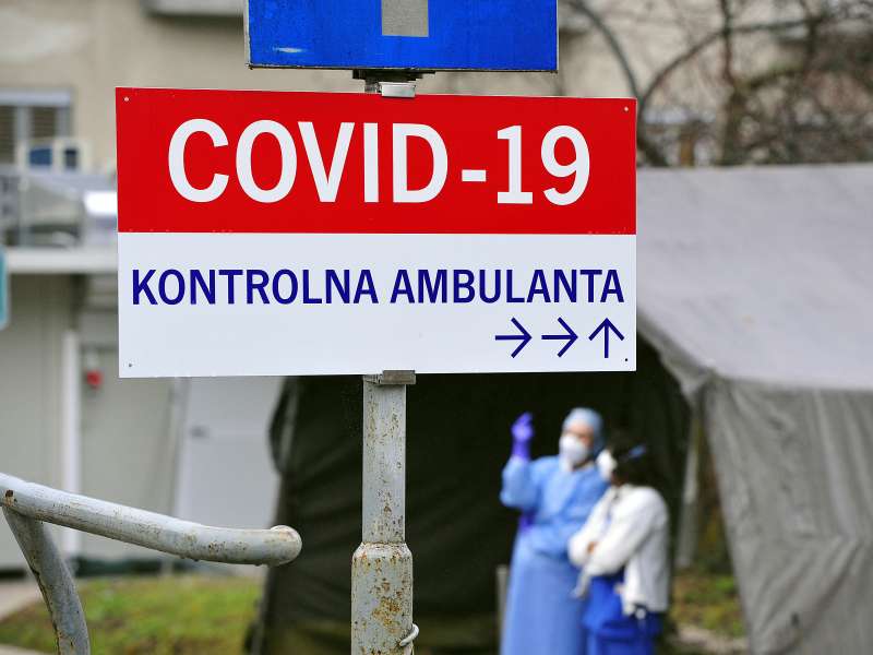 Število aktivno okuženih v Sloveniji se niža, potrjenih čez 11.000 okužb thumbnail