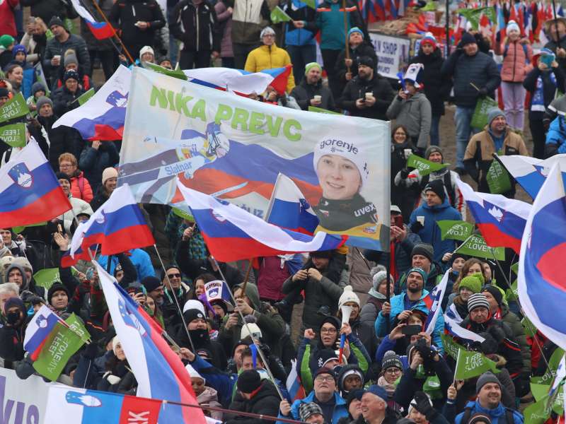 Preberi Si Fenomenalna Nika Prevc V Ljubnem Spet Zmagala Z Veliko