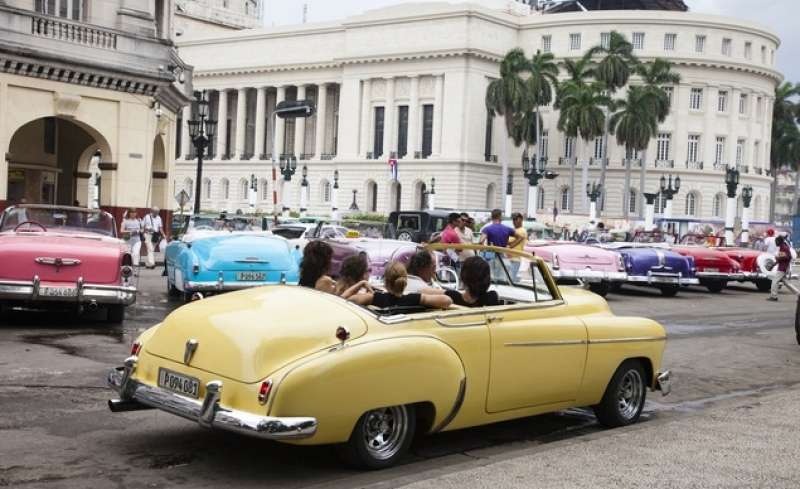 Romantična Kuba bo poskrbela, da se boste vrnili za nekaj desetletij v preteklost.