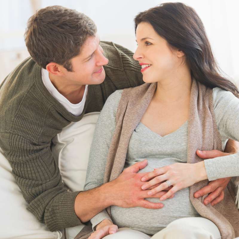 Koničast nosečniški trebušček naj bi pomenil deklico, bolj zaobljen pa dečka.