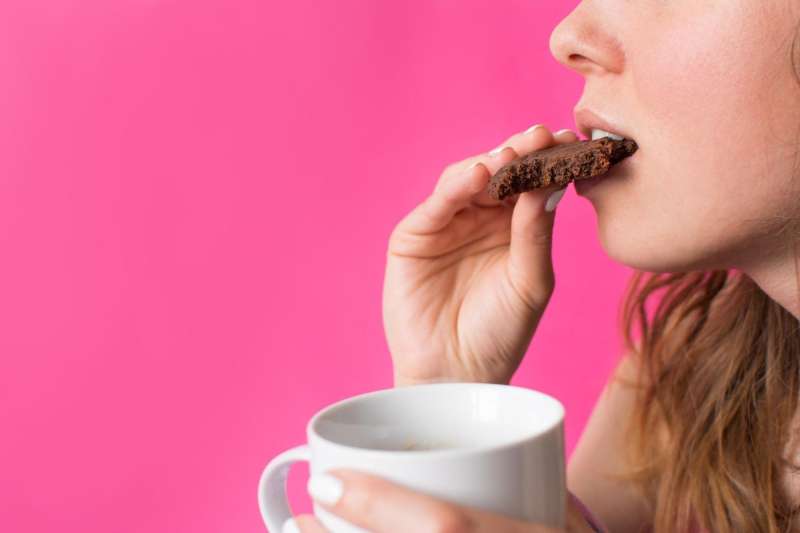 Sladkor v telesu sproža procese, ki vas postarajo, zato ne pretiravajte s sladkanjem.
