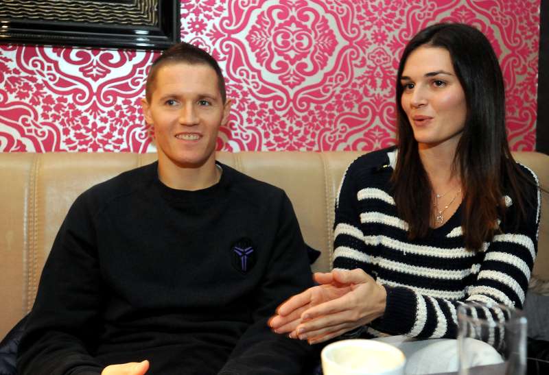 Košarkarja Jaka Lakovič in Španka Helena Boada sta se spoznala v Španiji. V lanskem letu sta se poročila, pred štirimi meseci pa sta ju razveselila tudi dvojčka.