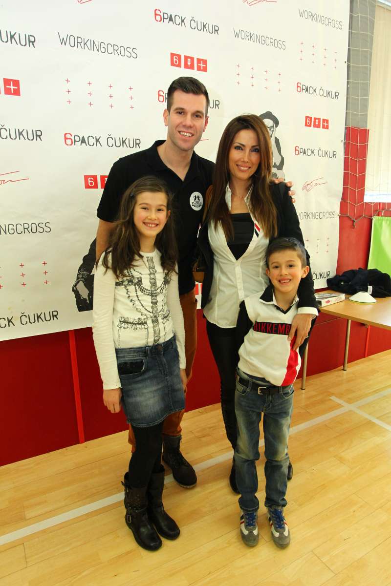 Sani Bečirović je že 11 let poročen z Italijanko Simono Rubini, s katero ima tudi 2 otroka. Pravita, da je bila ljubezen na prvi pogled.