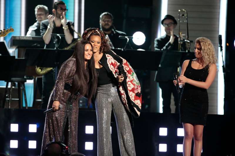 Demi Lovato, Andra Day in Tori Kelly v poklonu skupini  Bee Gees.