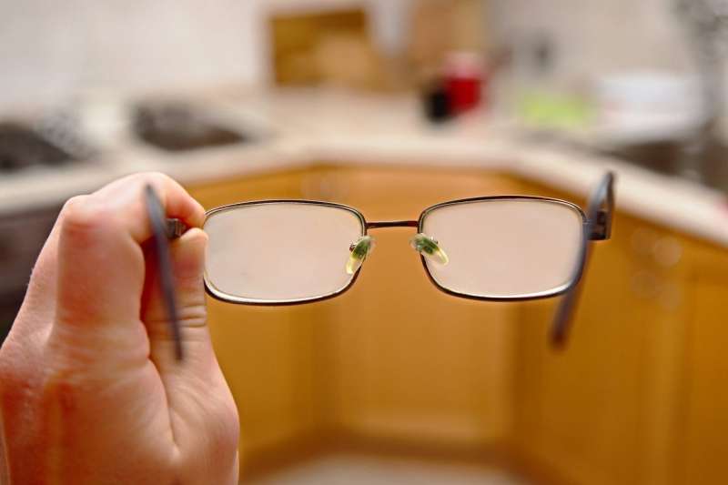 Preizkusite odličen trik, ki bo preprečil rosenje očal.