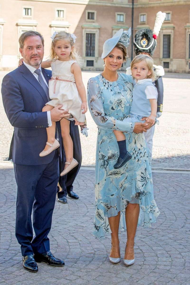 Princesa Madeleine in mož Christopher O'Neill z otrokoma.