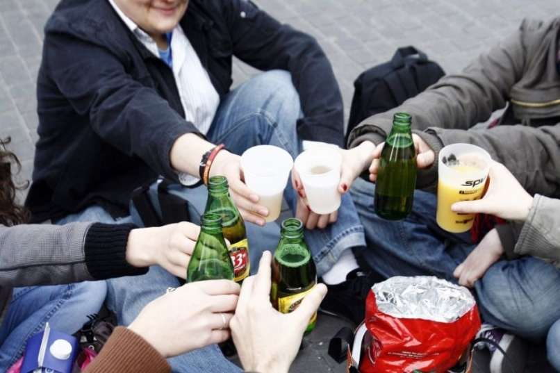 alkohol, mladi