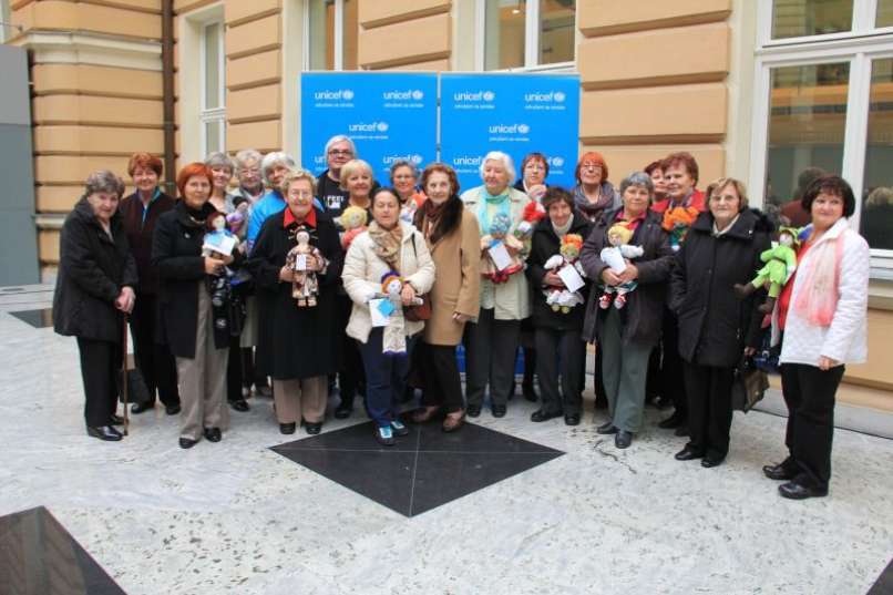 Punčke iz cunj v prostem času izdelujejo predvsem starejše gospe