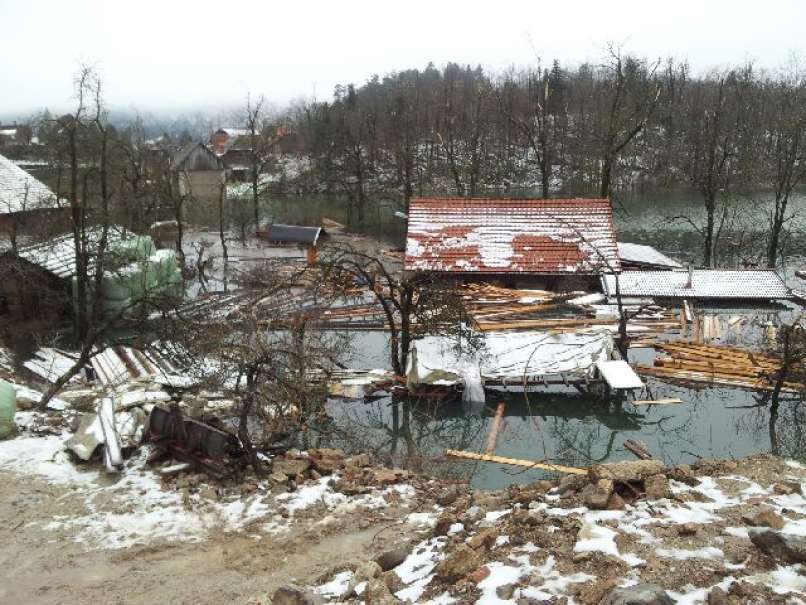 Poplave Laze