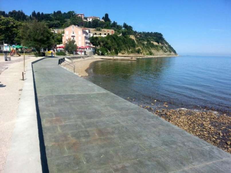 plaža obala piran