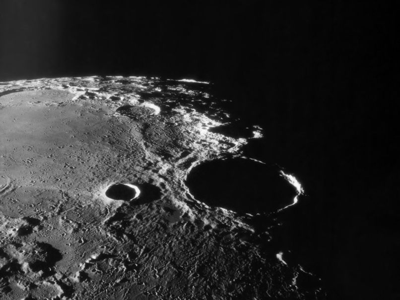 luna površje lune vesolje potovanje