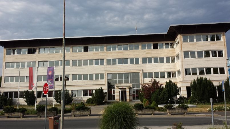 Po manj kot mesecu dni s funkcij direktorja Nigrada vceraj odstopil zacasni direktor Iztok Fras