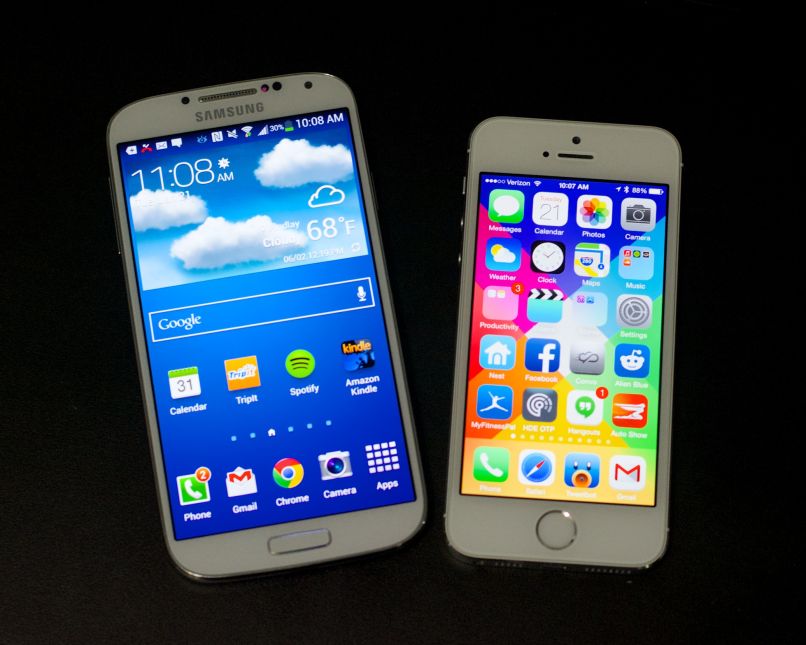 iPhone-6-vs-Galaxy-S5-heats-Up