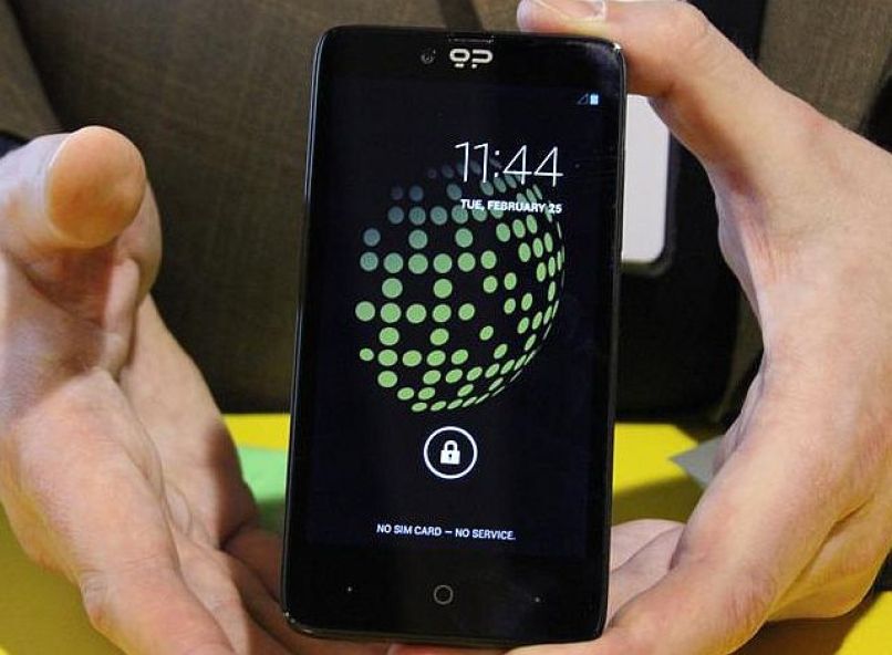 črni telefon