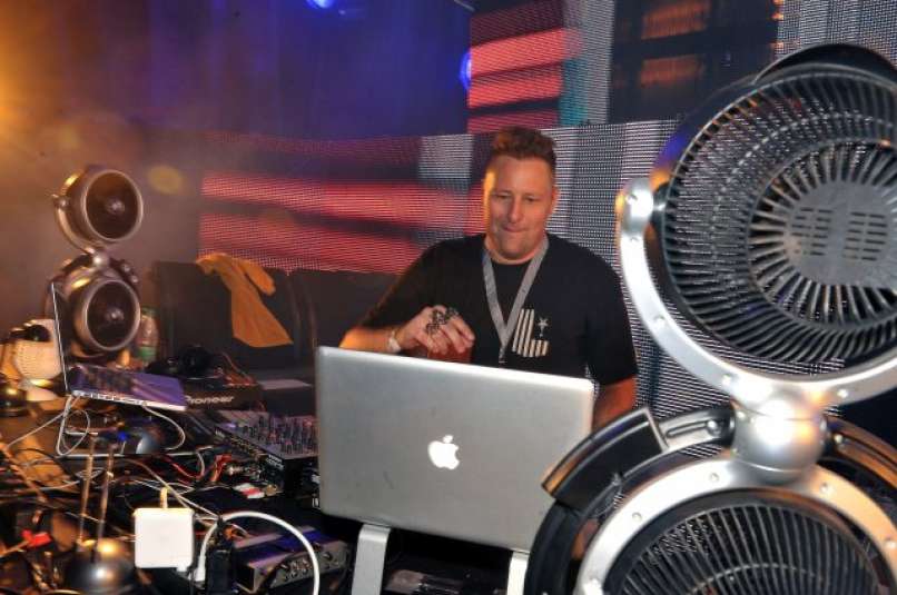 dj umek