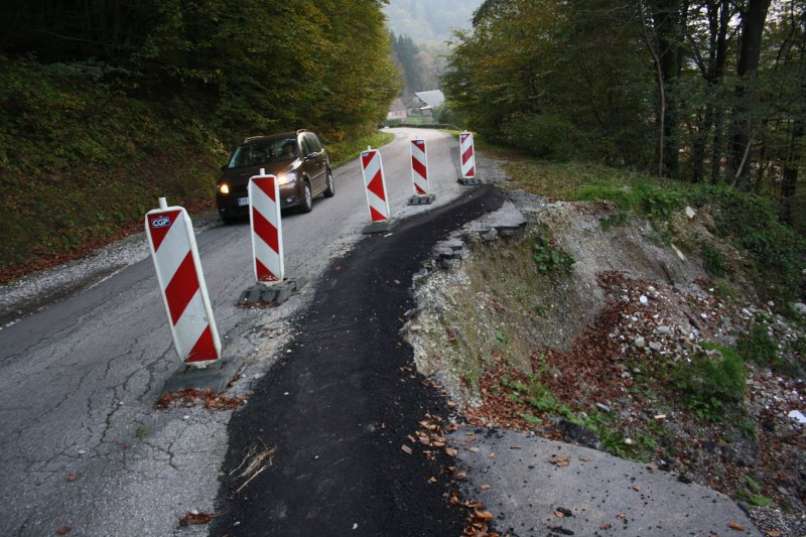 cesta, poškodovana, luknje
