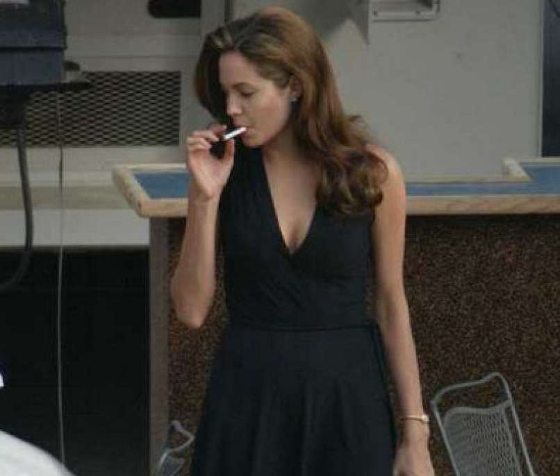 Angelina s cigareto