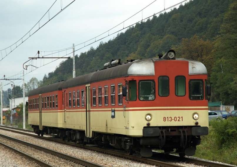 motorka vlak slovenske železnice sž