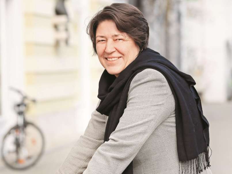 violeta bulc