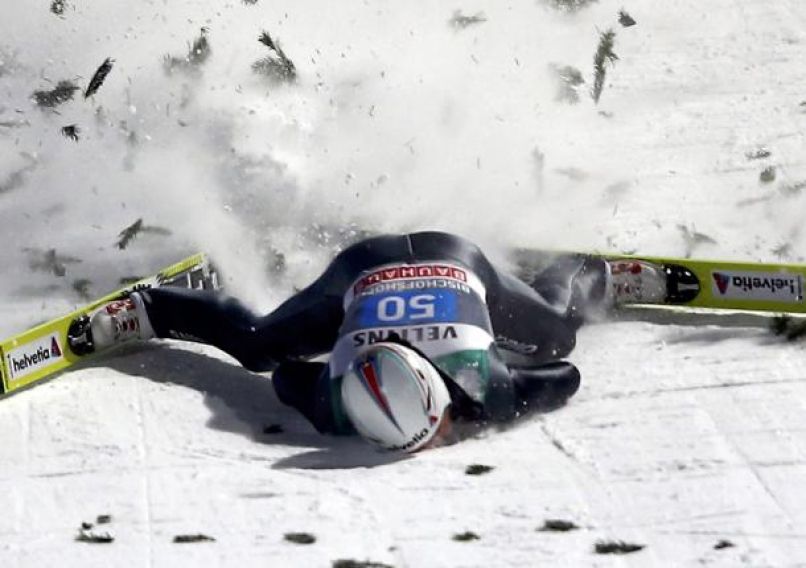 simon ammann skoki padec nesreča tony