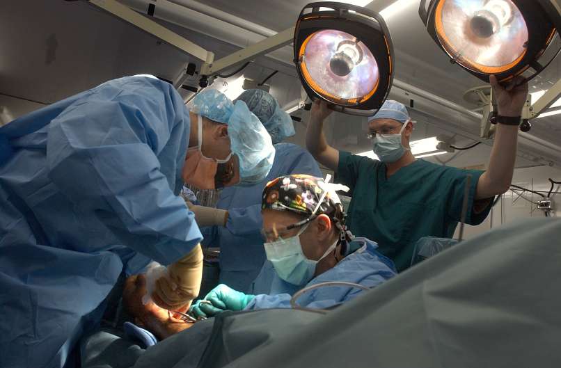 kclj klinični center bolnica operacija kirurg tony