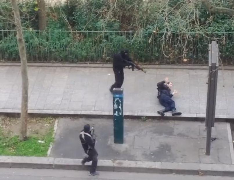 pariz, napadalca