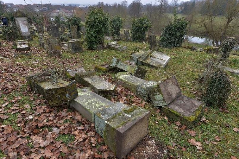 grob grobovi francija skrunjenje vandalizem tony