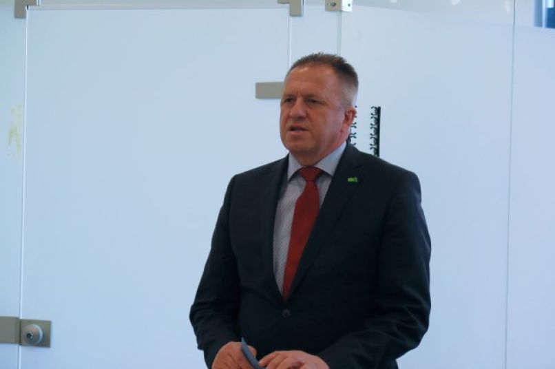 Minister za gospodarski razvoj in tehnologijo Zdravko Počivalšek