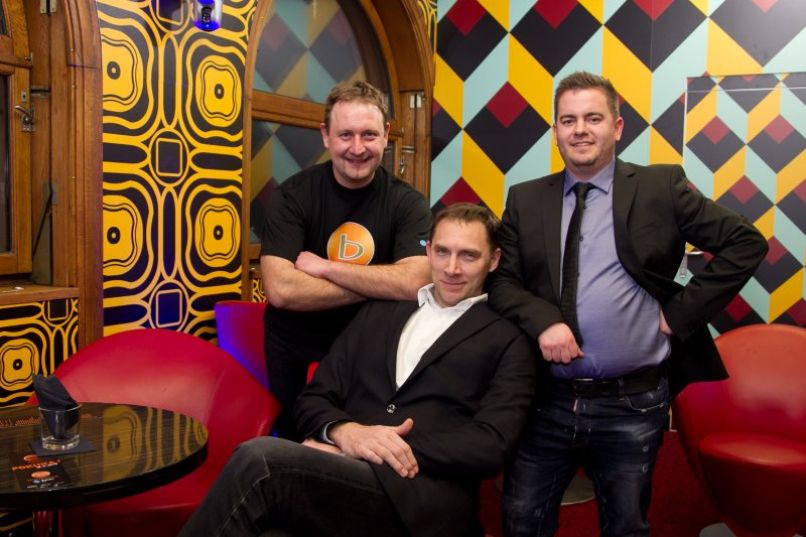 Voditelj Sebastjan Kepic, programski direktor na Planet TV Gorazd Slak in menedžer Bara Denis Vikić