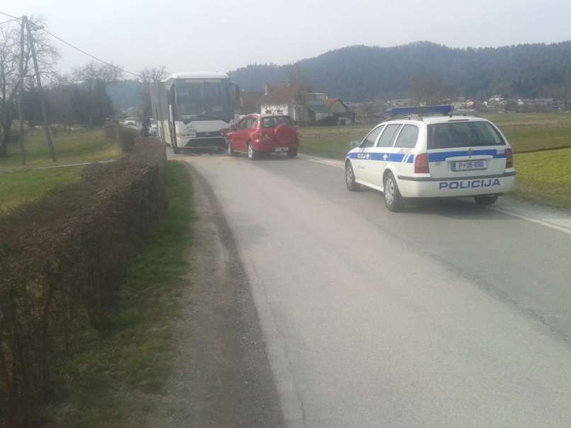 avtobus, kleče, trk1