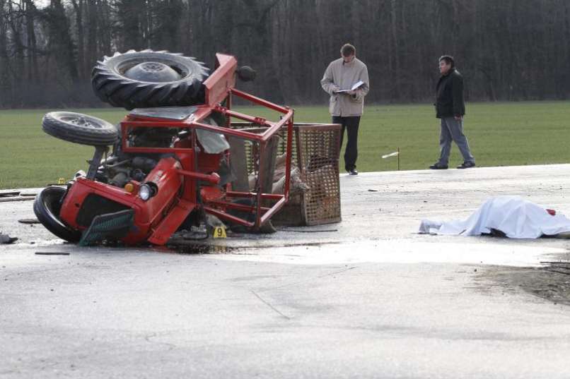 policija traktor nesreča promet