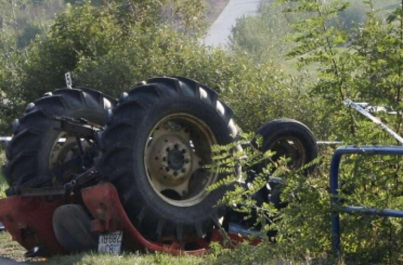 policija traktor nesreča promet