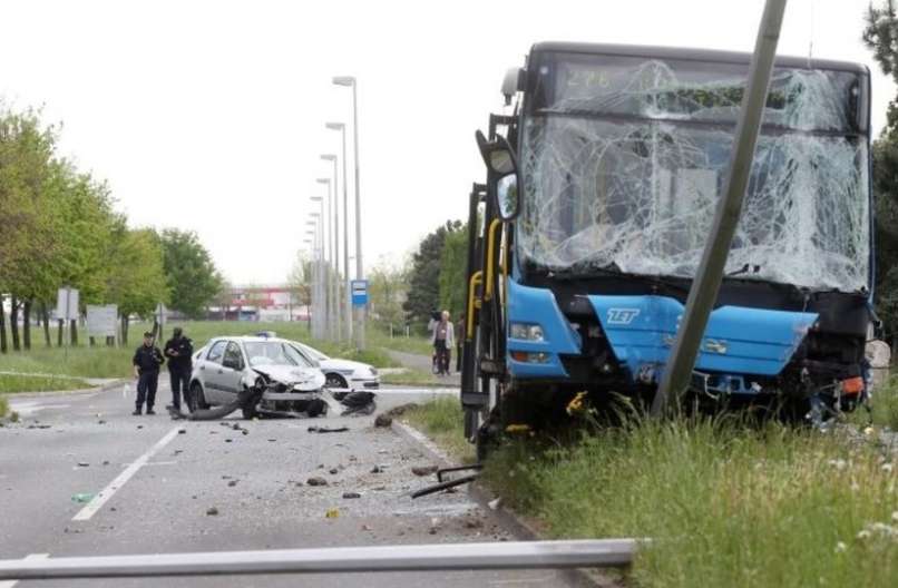 V nesreči poškodovanih 39 ljudi-2