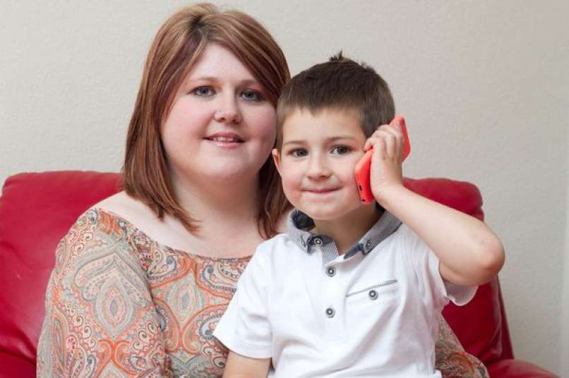 PAY-Henry-Davies-rang-999-to-save-mum