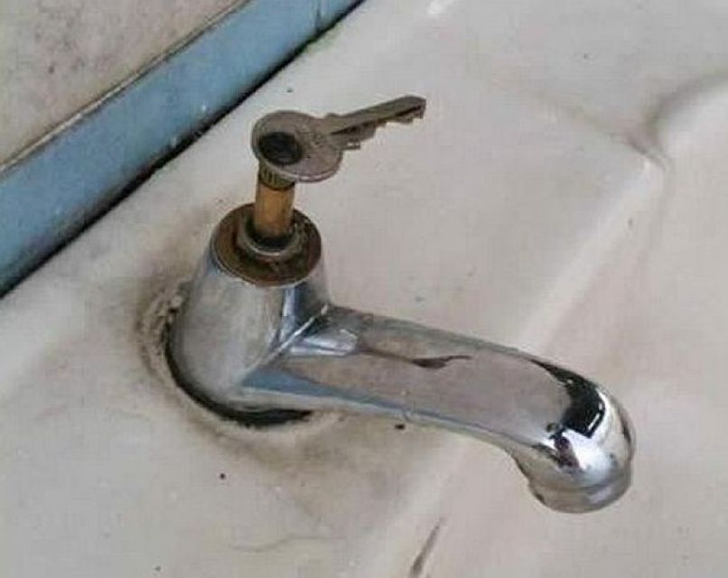 Pipa, ki se odpira s ključem