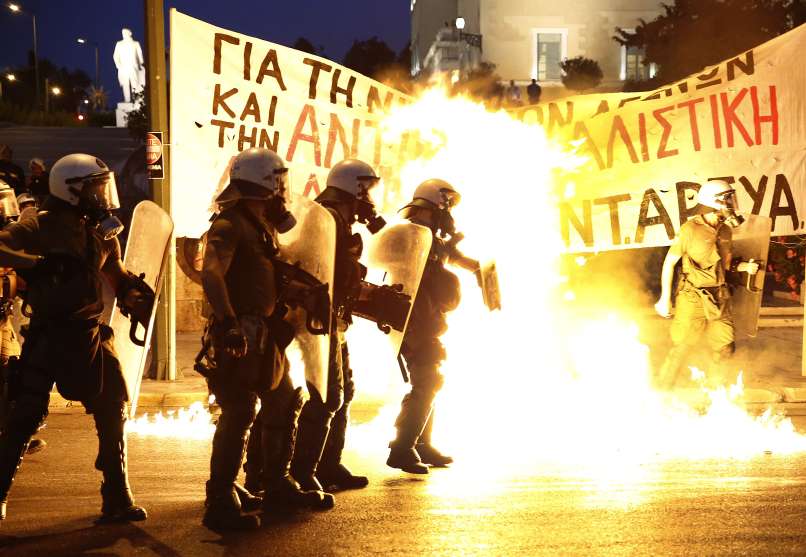 grcija protest molotovka policija