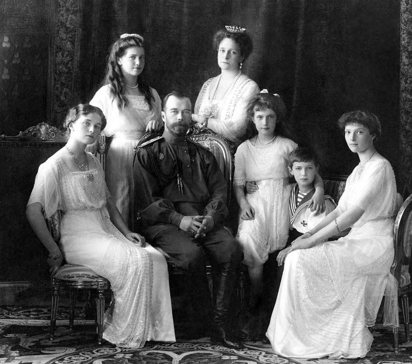 Car nikolaj II z družino