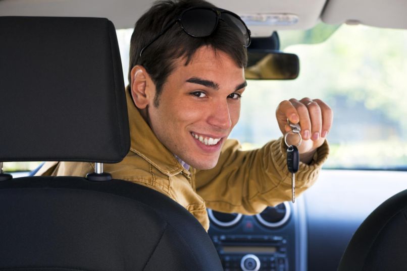 rent car avto najem voznik fant