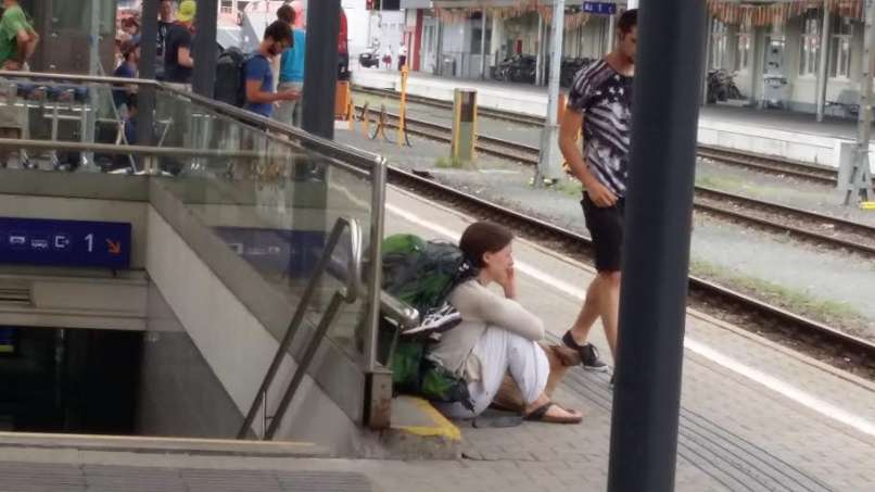 dekle, jok, zamuda vlaka