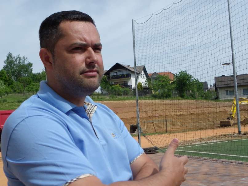 Dejan Smuk pravi, da bi po prenovi steze nekaj treningov v Trebnjem izvajal tudi novomeški atletski