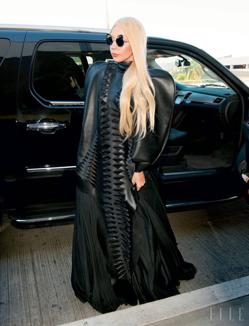 Lady Gaga v kreaciji Petra Movrina