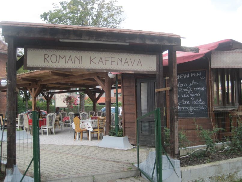 V romski gostilni vre 1