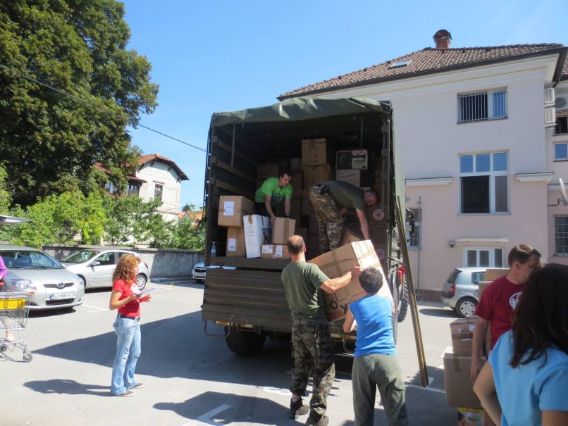 Prevoz humanitarne pomoči na letališče Brnik