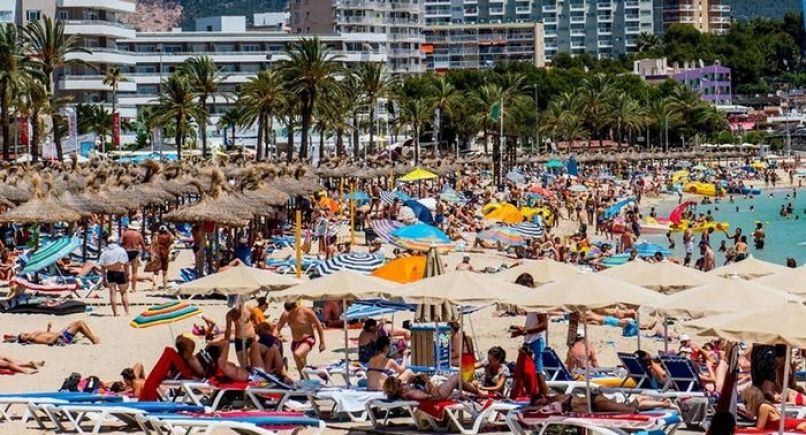 turizem turist nemec majorka dopust počitnice