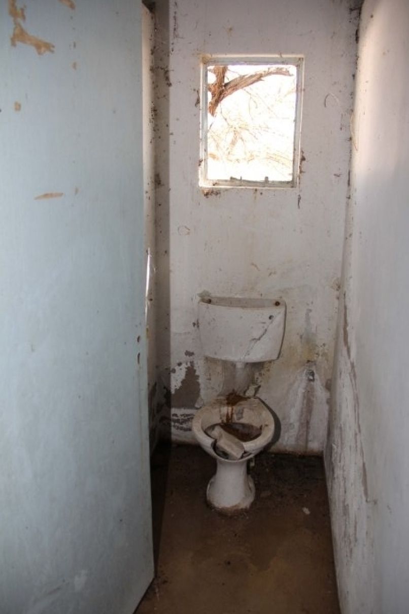 restavracija hrana wc gnusno drek