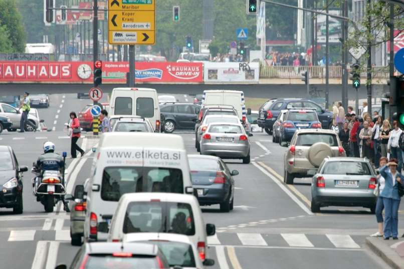 promet cesta avtomobili ljubljana