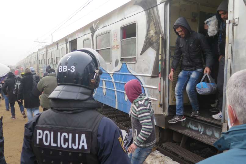 begunci migranti vlak policija šentilj (6)