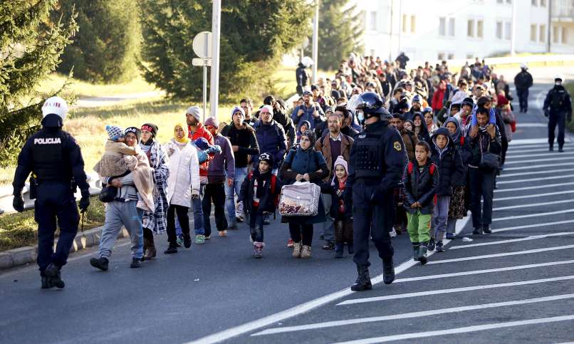 Slovenska policija begunci hodijo