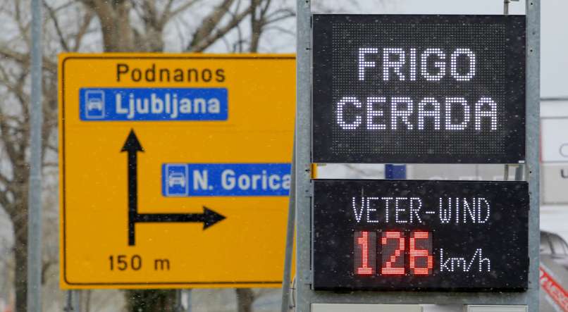 Burja velikokrat nagaja prometu
