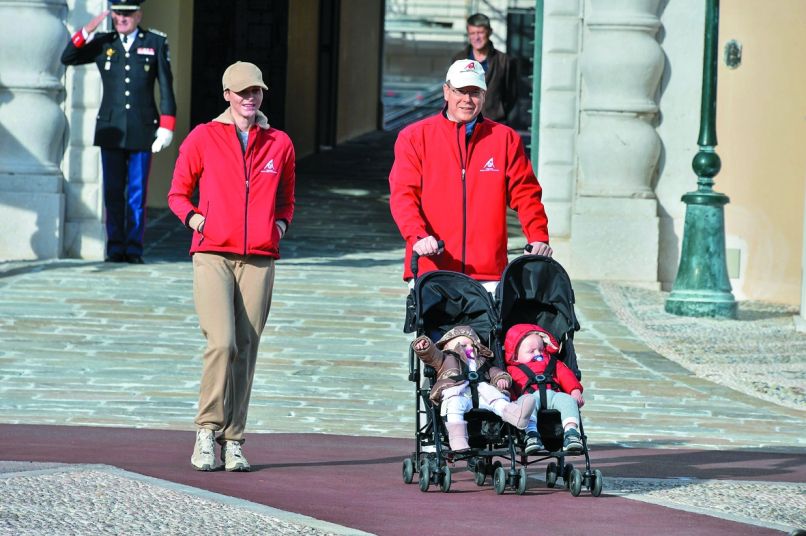 monaški knez albert, kneginja charlene in dvojčka